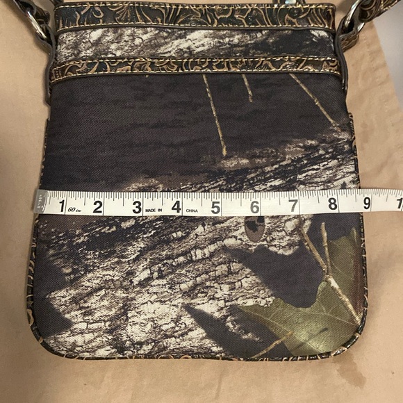 Camouflage crystal cross & studs crossbody nwot 9.5" x 8.75" long strap adj too - Picture 5 of 16